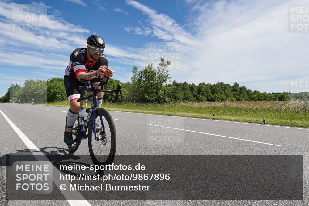 21.06.2026 - Viking Triathlon Michael Burmester http://msf.ph/oto/9867896 21.06.2026 11:42:59 Radfahren 16, 53, 55, 57, 90, 132, 226, 226, 267, 304, 397, 640, 659 meine-sportfotos.de