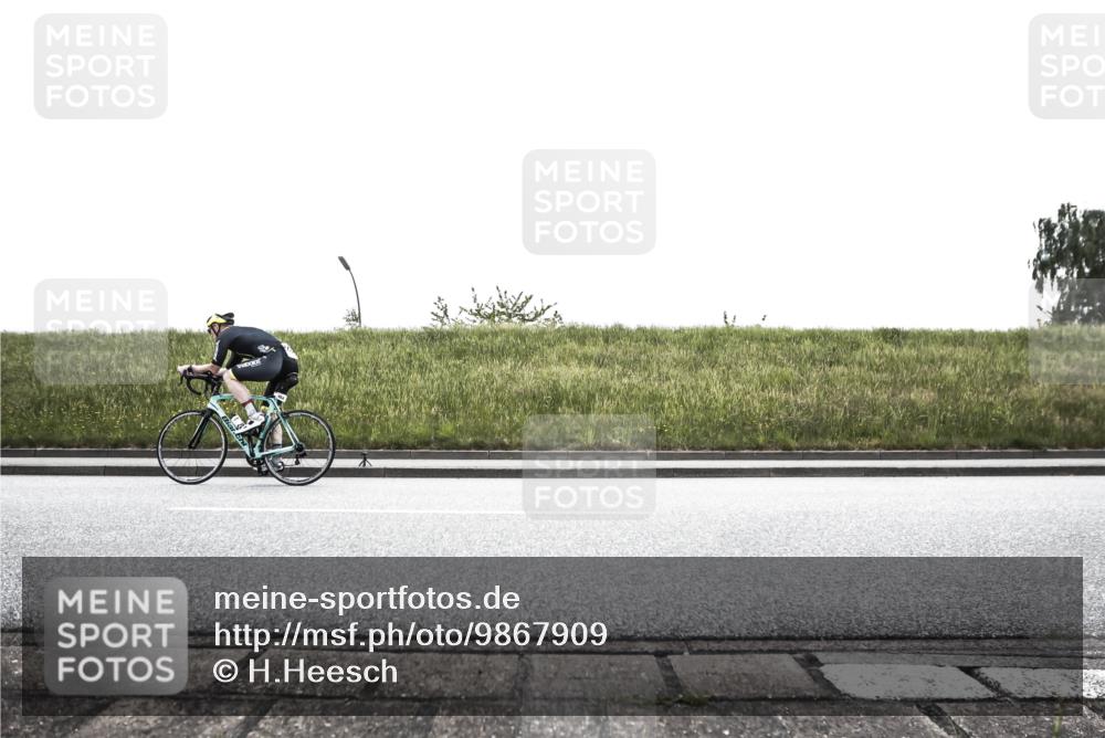 21.06.2026 - 29. Vierlanden-Triathlon H.Heesch http://msf.ph/oto/9867909 21.06.2026 10:42:09 Radfahren 90, 281, 424, 464 meine-sportfotos.de