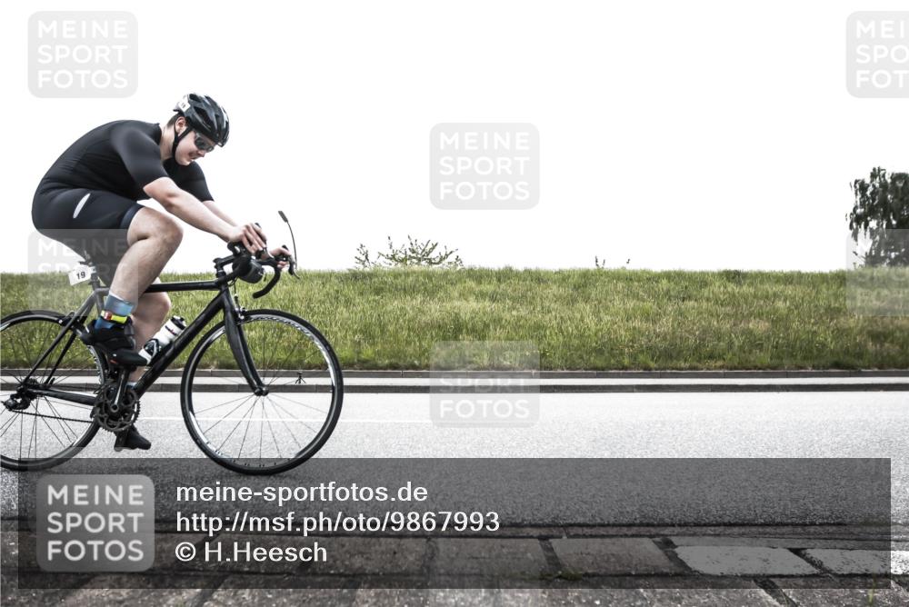 21.06.2026 - 29. Vierlanden-Triathlon H.Heesch http://msf.ph/oto/9867993 21.06.2026 10:43:13 Radfahren 19, 54, 259, 260, 392, 443, 467 meine-sportfotos.de