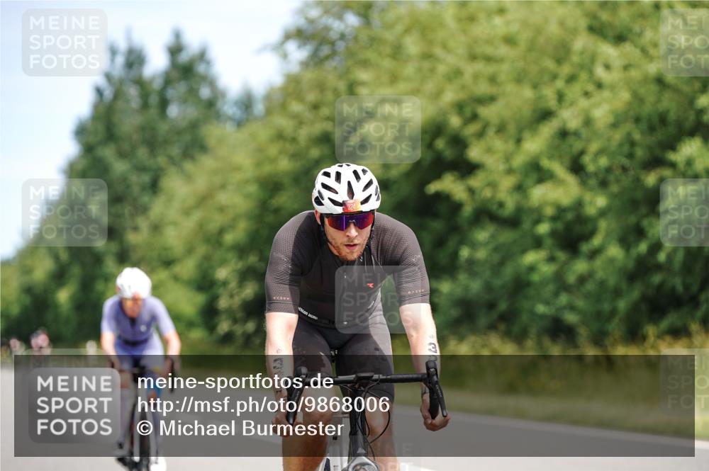 21.06.2026 - Viking Triathlon Michael Burmester http://msf.ph/oto/9868006 21.06.2026 12:22:02 Radfahren 41, 53, 83, 86, 202, 205, 219, 238, 239, 243, 321, 324, 341, 369, 429, 456, 467, 469, 533, 606, 645, 668, 670 meine-sportfotos.de