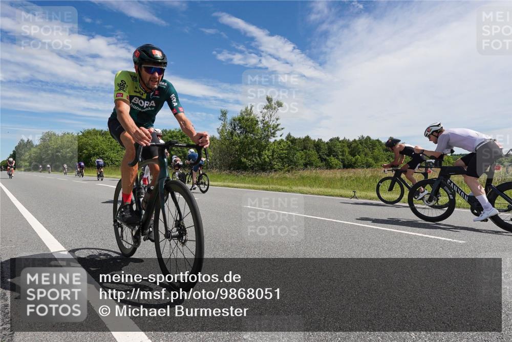 21.06.2026 - Viking Triathlon Michael Burmester http://msf.ph/oto/9868051 21.06.2026 11:44:22 Radfahren 44, 84, 163, 166, 199, 211, 252, 282, 289, 348, 348, 374, 387, 411, 509, 561, 608, 613, 643 meine-sportfotos.de