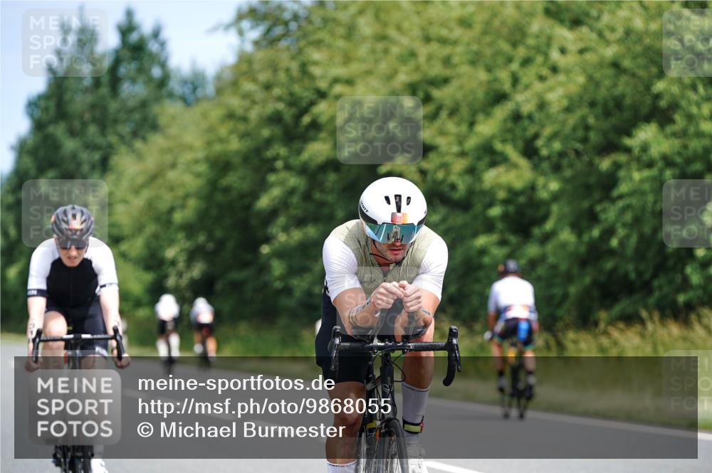 21.06.2026 - Viking Triathlon Michael Burmester http://msf.ph/oto/9868055 21.06.2026 12:22:20 Radfahren 94, 132, 142, 192, 205, 219, 239, 262, 318, 369, 467, 523, 548, 606, 644 meine-sportfotos.de