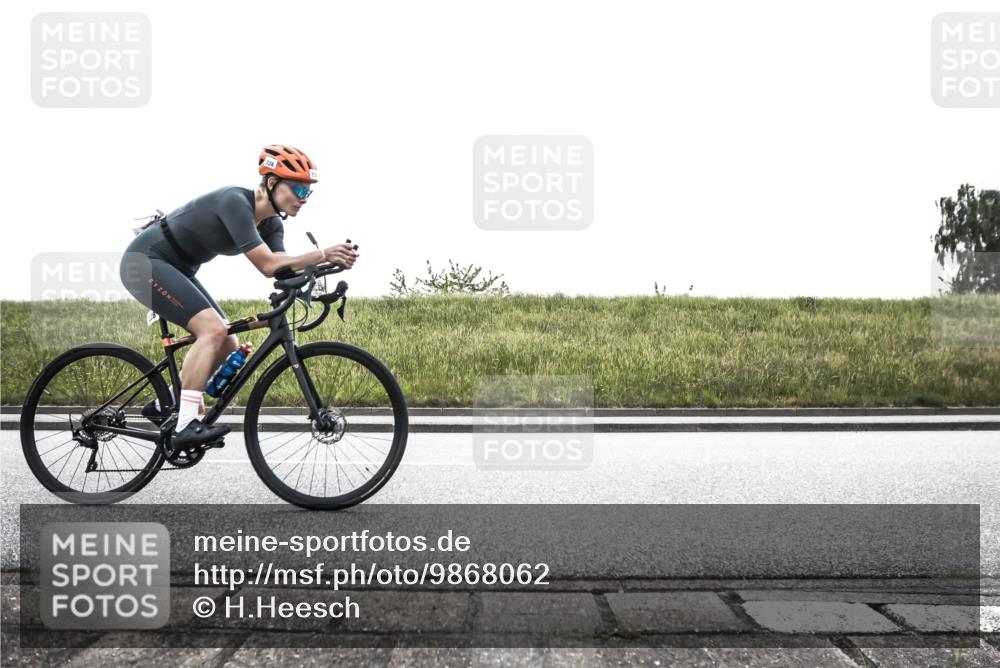 21.06.2026 - 29. Vierlanden-Triathlon H.Heesch http://msf.ph/oto/9868062 21.06.2026 10:44:03 Radfahren 109, 220, 228, 290, 357, 359 meine-sportfotos.de