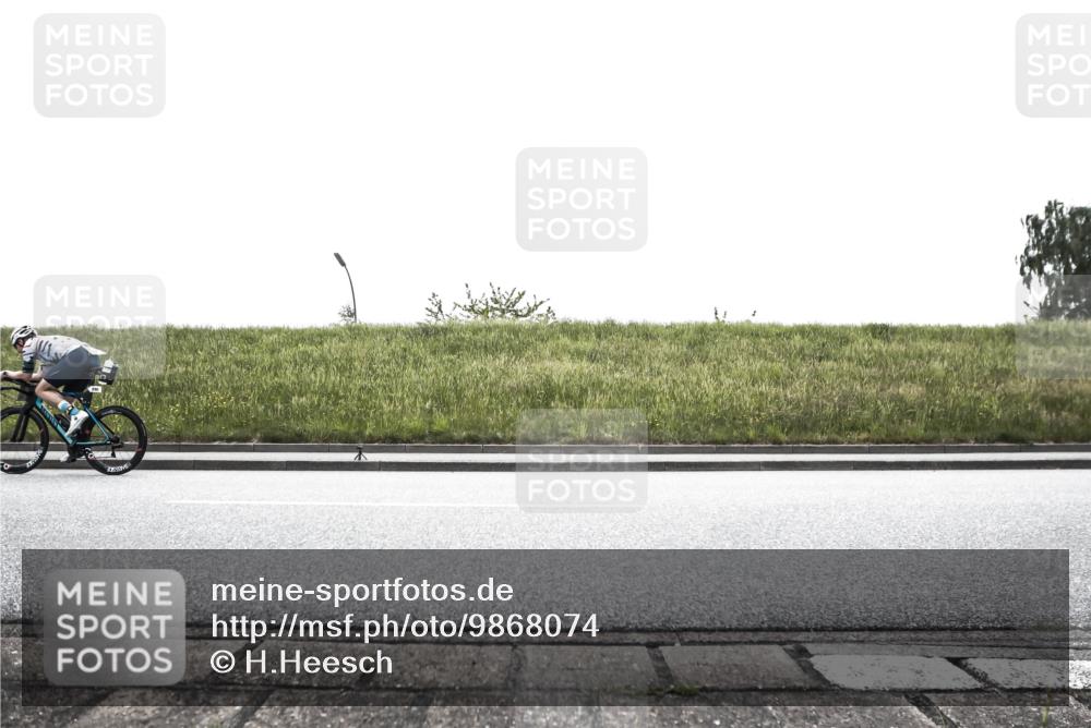 21.06.2026 - 29. Vierlanden-Triathlon H.Heesch http://msf.ph/oto/9868074 21.06.2026 10:44:08 Radfahren 50, 109, 220, 228, 245, 290, 357, 359 meine-sportfotos.de