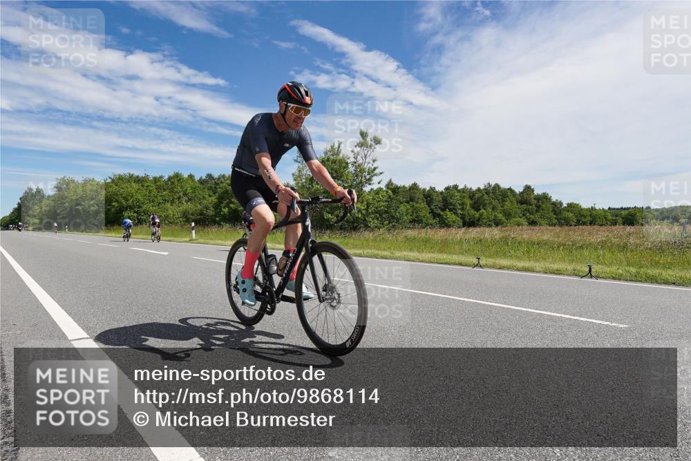 21.06.2026 - Viking Triathlon Michael Burmester http://msf.ph/oto/9868114 21.06.2026 11:44:37 Radfahren 56, 162, 166, 199, 252, 266, 348, 548, 561 meine-sportfotos.de