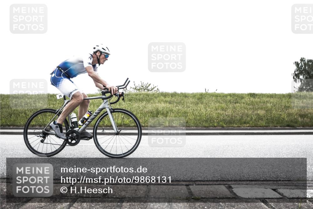 21.06.2026 - 29. Vierlanden-Triathlon H.Heesch http://msf.ph/oto/9868131 21.06.2026 10:44:44 Radfahren 25, 59, 121, 191, 248, 261, 452, 474 meine-sportfotos.de