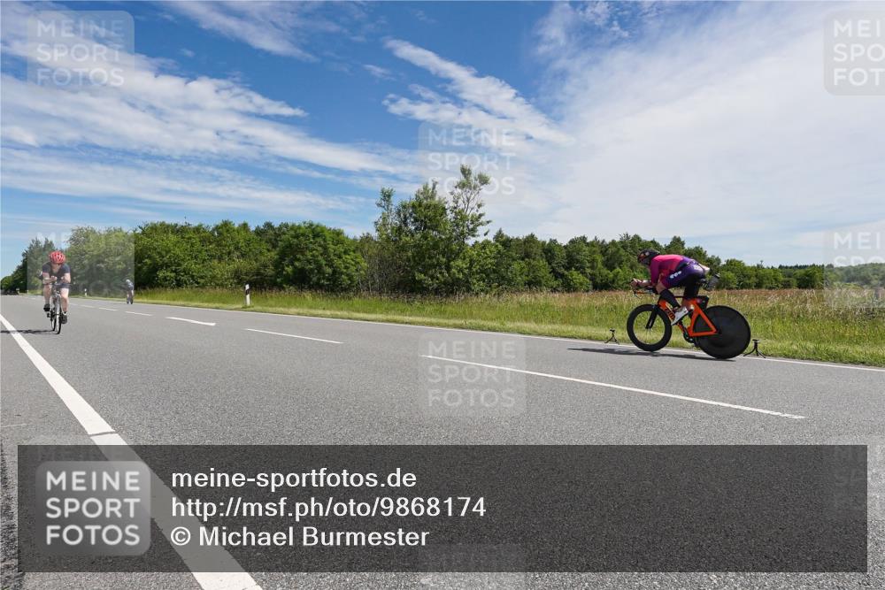 21.06.2026 - Viking Triathlon Michael Burmester http://msf.ph/oto/9868174 21.06.2026 11:45:31 Radfahren 8, 72, 78, 198, 259, 438, 526, 560 meine-sportfotos.de