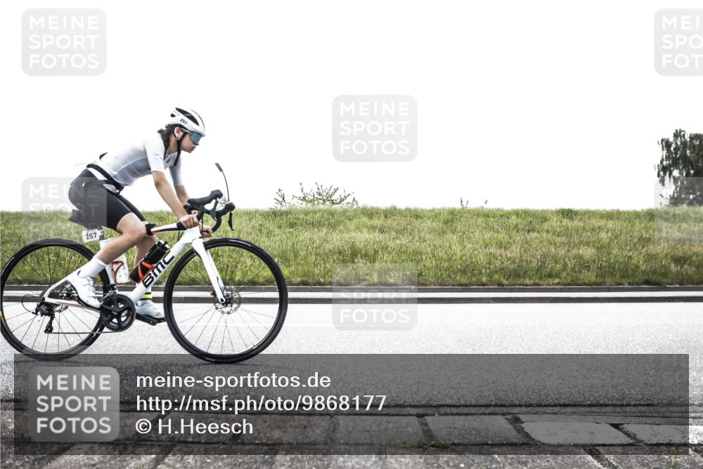 21.06.2026 - 29. Vierlanden-Triathlon H.Heesch http://msf.ph/oto/9868177 21.06.2026 10:45:13 Radfahren 37, 88, 104, 257, 271, 428 meine-sportfotos.de