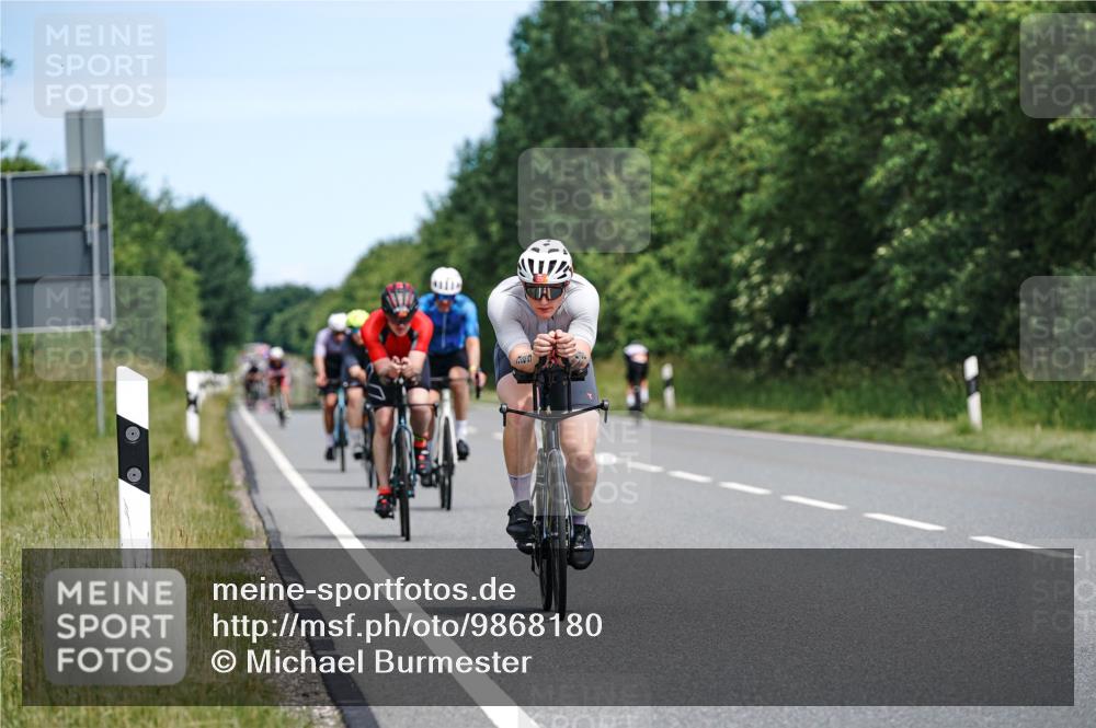 21.06.2026 - Viking Triathlon Michael Burmester http://msf.ph/oto/9868180 21.06.2026 12:22:42 Radfahren 132, 134, 142, 158, 279, 329, 364, 436, 442, 577, 630 meine-sportfotos.de