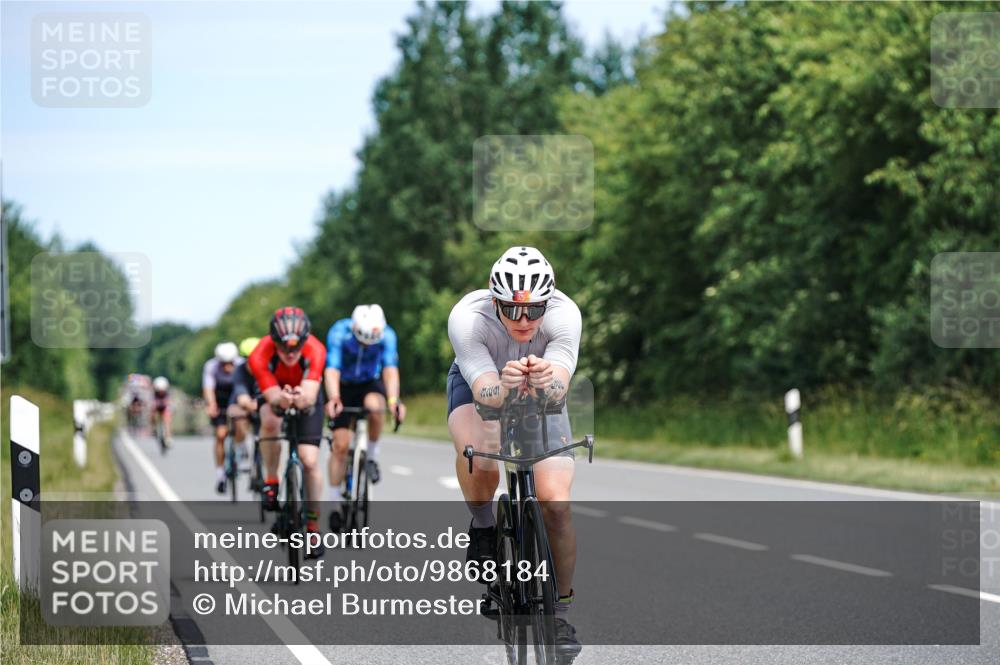 21.06.2026 - Viking Triathlon Michael Burmester http://msf.ph/oto/9868184 21.06.2026 12:22:43 Radfahren 132, 134, 142, 158, 279, 329, 364, 436, 442, 577, 630 meine-sportfotos.de