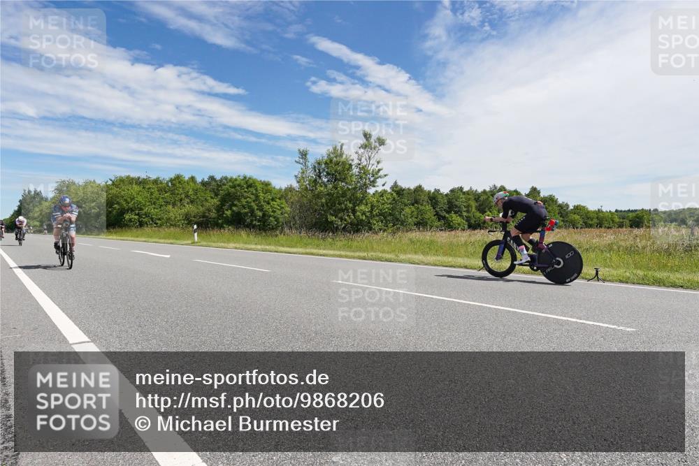 21.06.2026 - Viking Triathlon Michael Burmester http://msf.ph/oto/9868206 21.06.2026 11:45:54 Radfahren 46, 60, 111, 123, 138, 186, 186, 212, 227, 227, 245, 495, 532, 532, 541, 562 meine-sportfotos.de