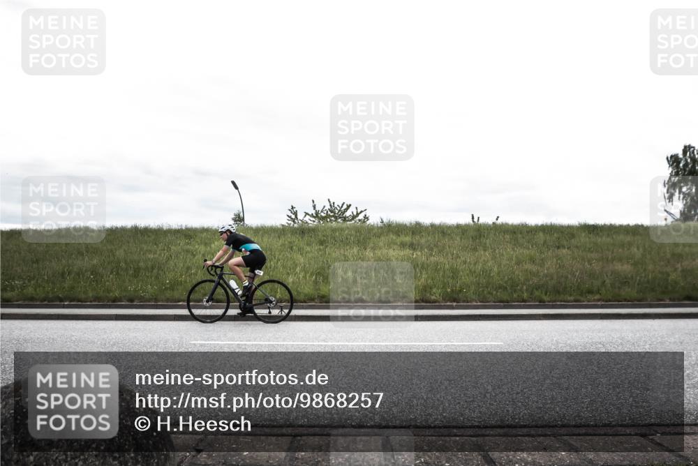 21.06.2026 - 29. Vierlanden-Triathlon H.Heesch http://msf.ph/oto/9868257 21.06.2026 12:12:29 Radfahren 232, 806 meine-sportfotos.de