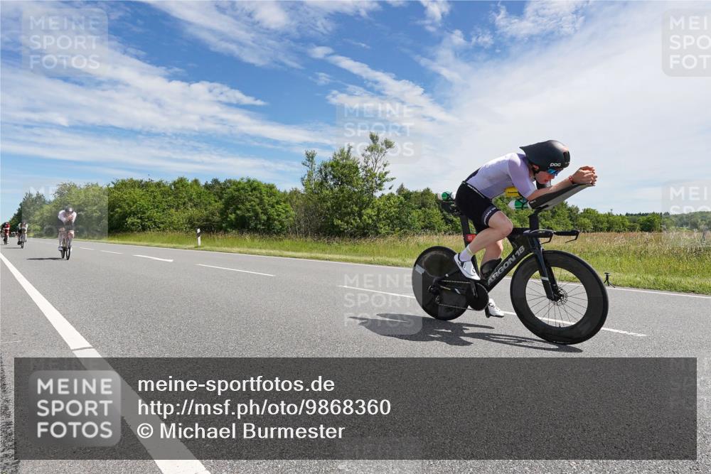 21.06.2026 - Viking Triathlon Michael Burmester http://msf.ph/oto/9868360 21.06.2026 11:47:36 Radfahren 24, 65, 74, 103, 115, 115, 122, 220, 270, 356, 416, 450, 464, 483, 483, 569 meine-sportfotos.de