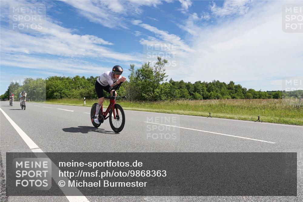 21.06.2026 - Viking Triathlon Michael Burmester http://msf.ph/oto/9868363 21.06.2026 11:47:37 Radfahren 24, 65, 74, 103, 115, 115, 220, 270, 356, 416, 450, 464, 483, 483, 569 meine-sportfotos.de