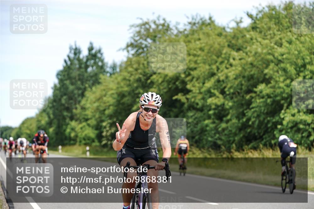 21.06.2026 - Viking Triathlon Michael Burmester http://msf.ph/oto/9868381 21.06.2026 12:23:38 Radfahren 8, 16, 46, 62, 65, 73, 98, 103, 119, 126, 136, 165, 177, 222, 223, 225, 256, 256, 280, 380, 388, 457, 527, 530, 546, 563, 569, 605, 615, 634, 654 meine-sportfotos.de