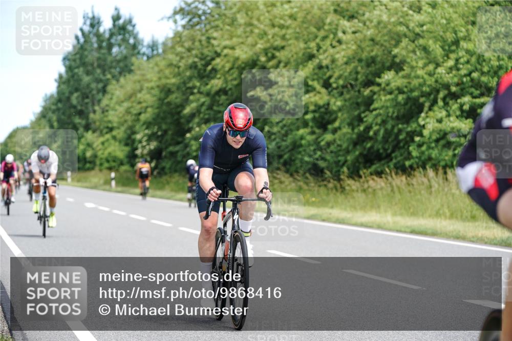 21.06.2026 - Viking Triathlon Michael Burmester http://msf.ph/oto/9868416 21.06.2026 12:23:41 Radfahren 8, 16, 46, 62, 65, 73, 98, 103, 119, 126, 136, 165, 177, 222, 223, 225, 256, 256, 280, 388, 457, 527, 530, 546, 563, 569, 605, 615, 634, 654 meine-sportfotos.de