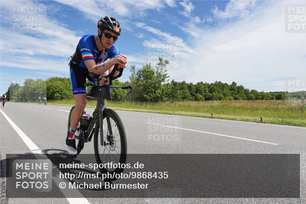 21.06.2026 - Viking Triathlon Michael Burmester http://msf.ph/oto/9868435 21.06.2026 11:48:08 Radfahren 37, 97, 189, 427, 474, 559, 601, 651 meine-sportfotos.de