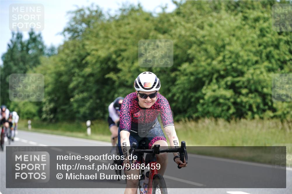 21.06.2026 - Viking Triathlon Michael Burmester http://msf.ph/oto/9868459 21.06.2026 12:23:46 Radfahren 8, 16, 46, 62, 65, 98, 103, 119, 136, 177, 222, 223, 256, 256, 280, 357, 368, 388, 457, 527, 530, 546, 563, 569, 605, 615, 634, 654 meine-sportfotos.de