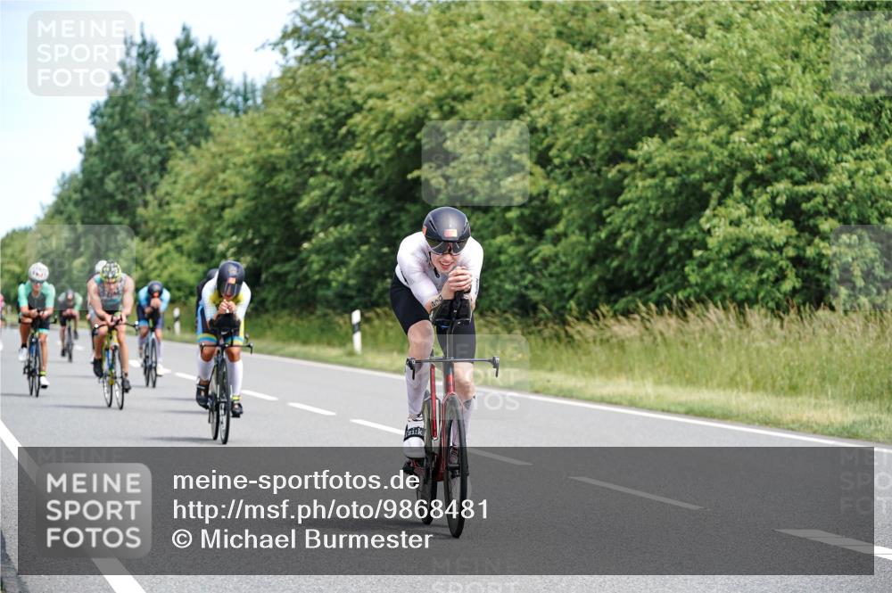 21.06.2026 - Viking Triathlon Michael Burmester http://msf.ph/oto/9868481 21.06.2026 12:23:48 Radfahren 8, 46, 62, 65, 98, 103, 119, 136, 177, 222, 223, 256, 280, 353, 357, 368, 457, 527, 530, 546, 563, 569, 605, 615, 654 meine-sportfotos.de