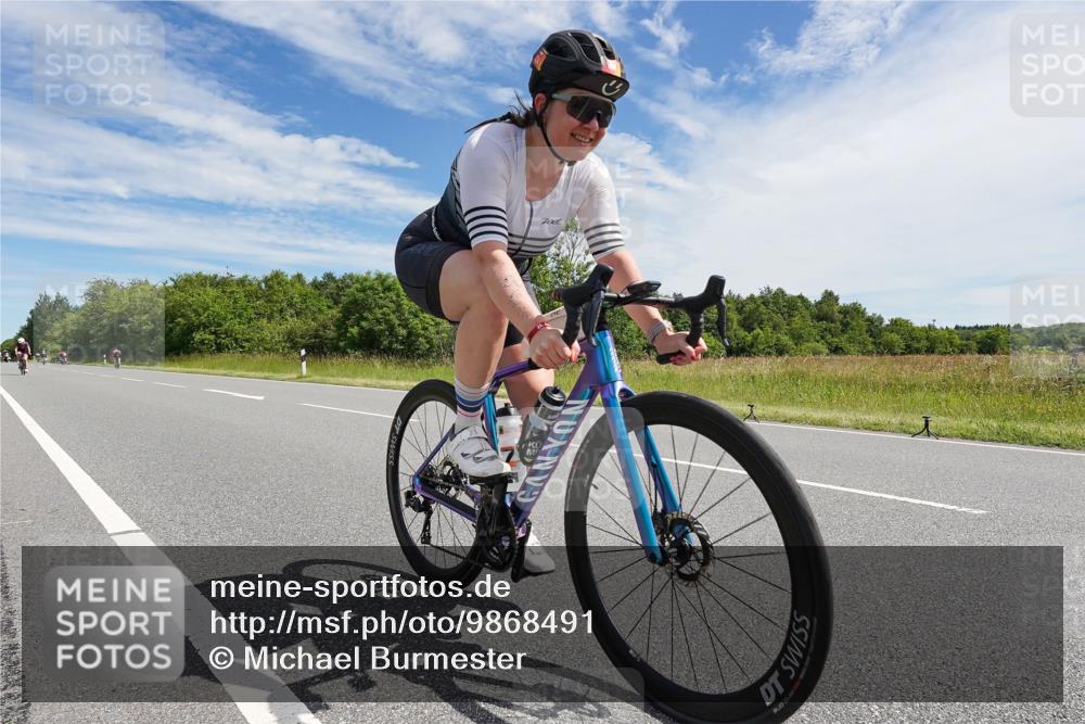 21.06.2026 - Viking Triathlon Michael Burmester http://msf.ph/oto/9868491 21.06.2026 11:48:33 Radfahren 34, 45, 125, 125, 150, 150, 188, 197, 250, 303, 327, 340, 434, 485, 553, 553, 616, 616, 622, 622, 651, 652, 663, 665, 669 meine-sportfotos.de