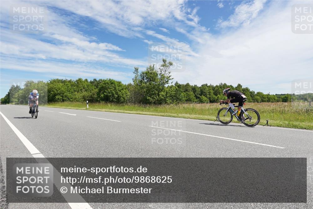 21.06.2026 - Viking Triathlon Michael Burmester http://msf.ph/oto/9868625 21.06.2026 11:49:50 Radfahren 40, 40, 93, 156, 156, 168, 207, 224, 254, 346, 393, 471, 482, 492, 493, 528, 629, 633 meine-sportfotos.de