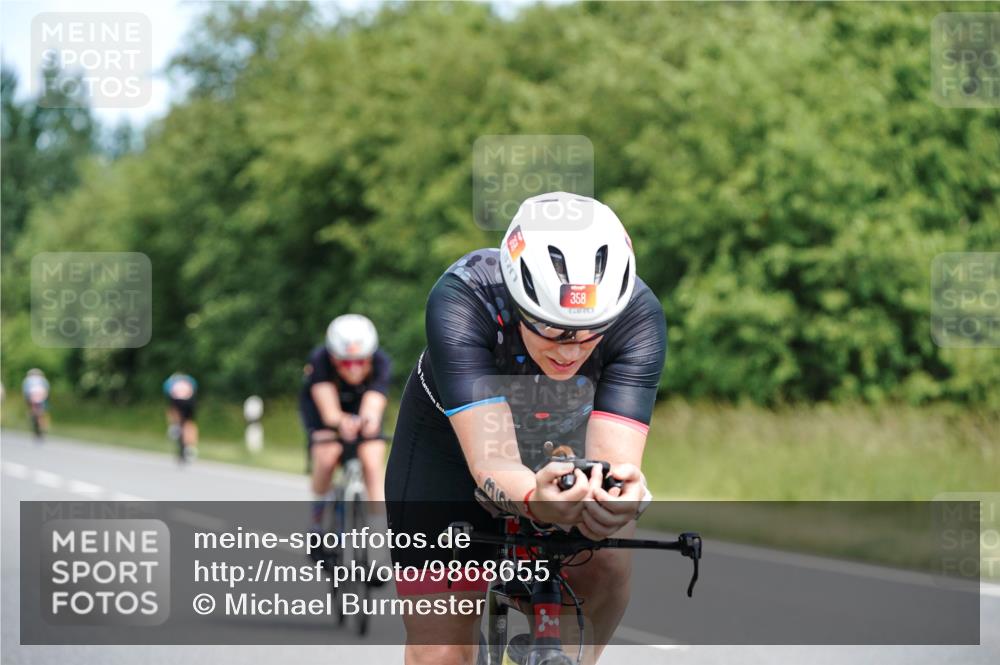 21.06.2026 - Viking Triathlon Michael Burmester http://msf.ph/oto/9868655 21.06.2026 12:24:24 Radfahren 164, 350, 357, 358, 362, 362, 494, 660, 660 meine-sportfotos.de