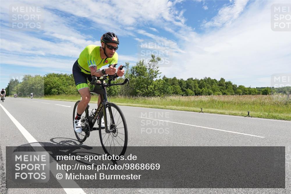 21.06.2026 - Viking Triathlon Michael Burmester http://msf.ph/oto/9868669 21.06.2026 11:50:17 Radfahren 33, 76, 152, 244, 272, 297, 297, 300, 333, 519, 614, 633 meine-sportfotos.de