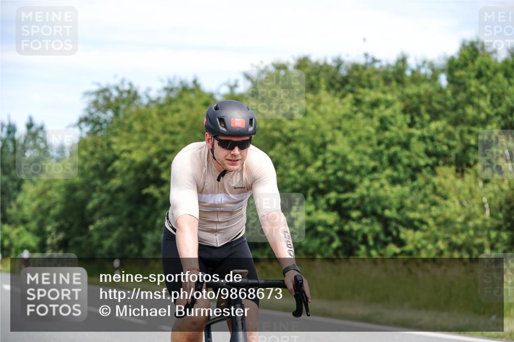 21.06.2026 - Viking Triathlon Michael Burmester http://msf.ph/oto/9868673 21.06.2026 12:24:27 Radfahren 164, 350, 358, 362, 362, 494, 660, 660 meine-sportfotos.de