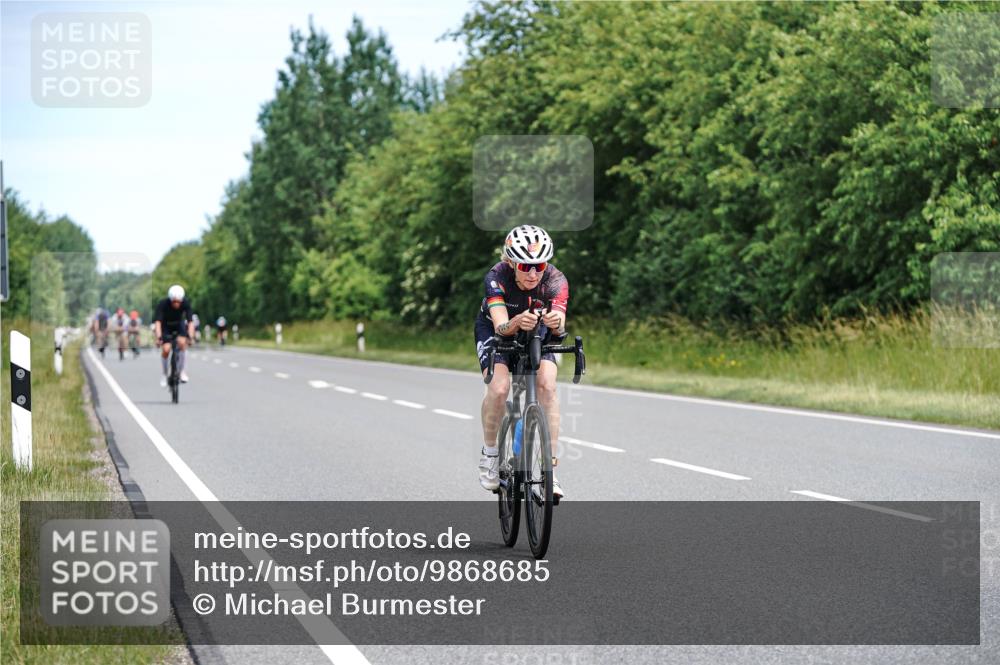21.06.2026 - Viking Triathlon Michael Burmester http://msf.ph/oto/9868685 21.06.2026 12:24:37 Radfahren 54, 164, 208, 350, 352, 362, 362, 494, 660, 660 meine-sportfotos.de
