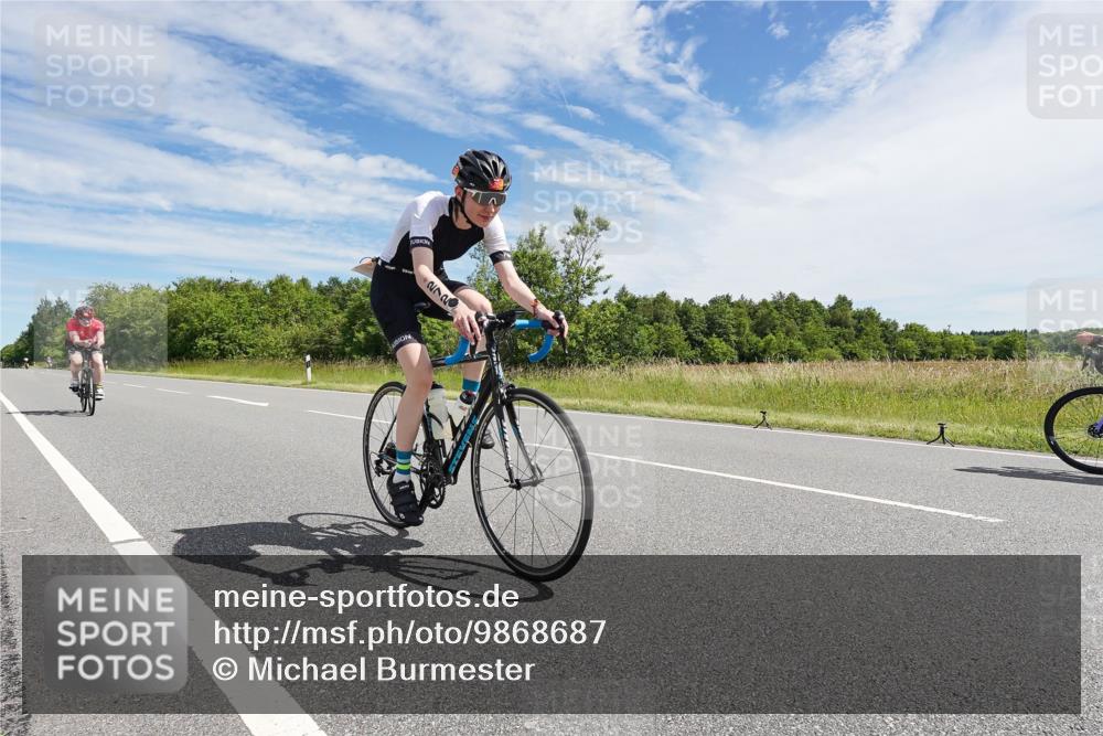21.06.2026 - Viking Triathlon Michael Burmester http://msf.ph/oto/9868687 21.06.2026 11:50:19 Radfahren 33, 76, 152, 244, 272, 297, 297, 300, 414, 519, 614, 633, 641 meine-sportfotos.de