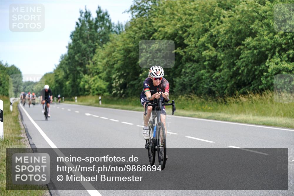 21.06.2026 - Viking Triathlon Michael Burmester http://msf.ph/oto/9868694 21.06.2026 12:24:37 Radfahren 54, 164, 208, 350, 352, 362, 362, 494, 660, 660 meine-sportfotos.de