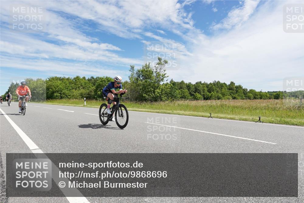 21.06.2026 - Viking Triathlon Michael Burmester http://msf.ph/oto/9868696 21.06.2026 11:50:32 Radfahren 33, 76, 92, 107, 151, 174, 229, 297, 351, 376, 385, 414, 422, 512, 557, 574, 618, 641, 641 meine-sportfotos.de