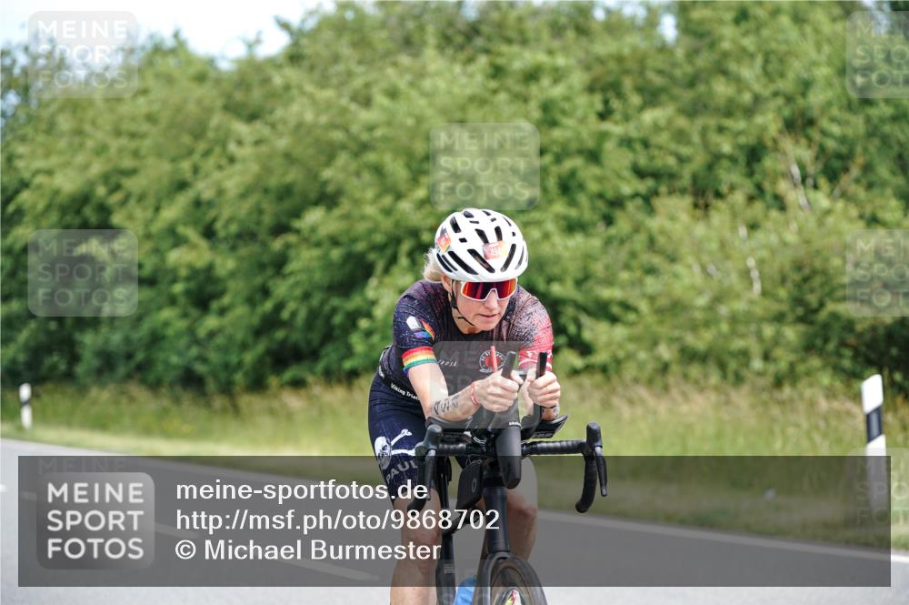 21.06.2026 - Viking Triathlon Michael Burmester http://msf.ph/oto/9868702 21.06.2026 12:24:38 Radfahren 54, 208, 350, 352, 362, 362, 494, 660, 660 meine-sportfotos.de