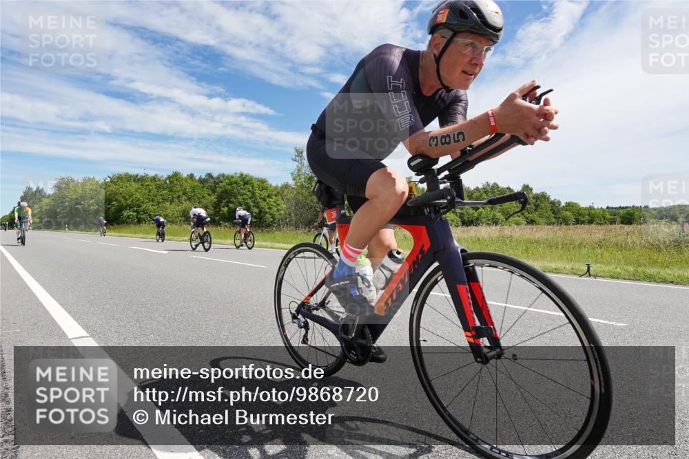 21.06.2026 - Viking Triathlon Michael Burmester http://msf.ph/oto/9868720 21.06.2026 11:50:38 Radfahren 33, 88, 92, 107, 151, 174, 195, 229, 351, 376, 385, 414, 422, 512, 557, 574, 618, 641, 641 meine-sportfotos.de
