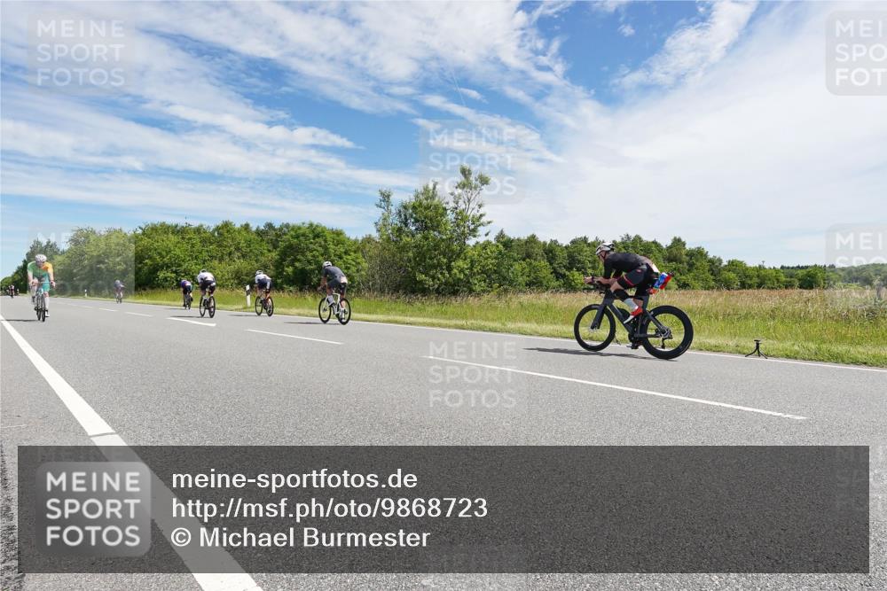 21.06.2026 - Viking Triathlon Michael Burmester http://msf.ph/oto/9868723 21.06.2026 11:50:38 Radfahren 33, 88, 92, 107, 151, 174, 195, 229, 351, 376, 385, 414, 422, 512, 557, 574, 618, 641, 641 meine-sportfotos.de