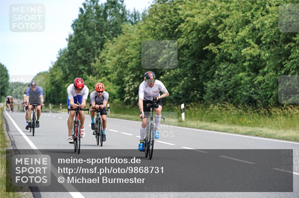 21.06.2026 - Viking Triathlon Michael Burmester http://msf.ph/oto/9868731 21.06.2026 12:24:46 Radfahren 48, 54, 176, 206, 208, 306, 313, 350, 352, 362, 494, 608, 660 meine-sportfotos.de