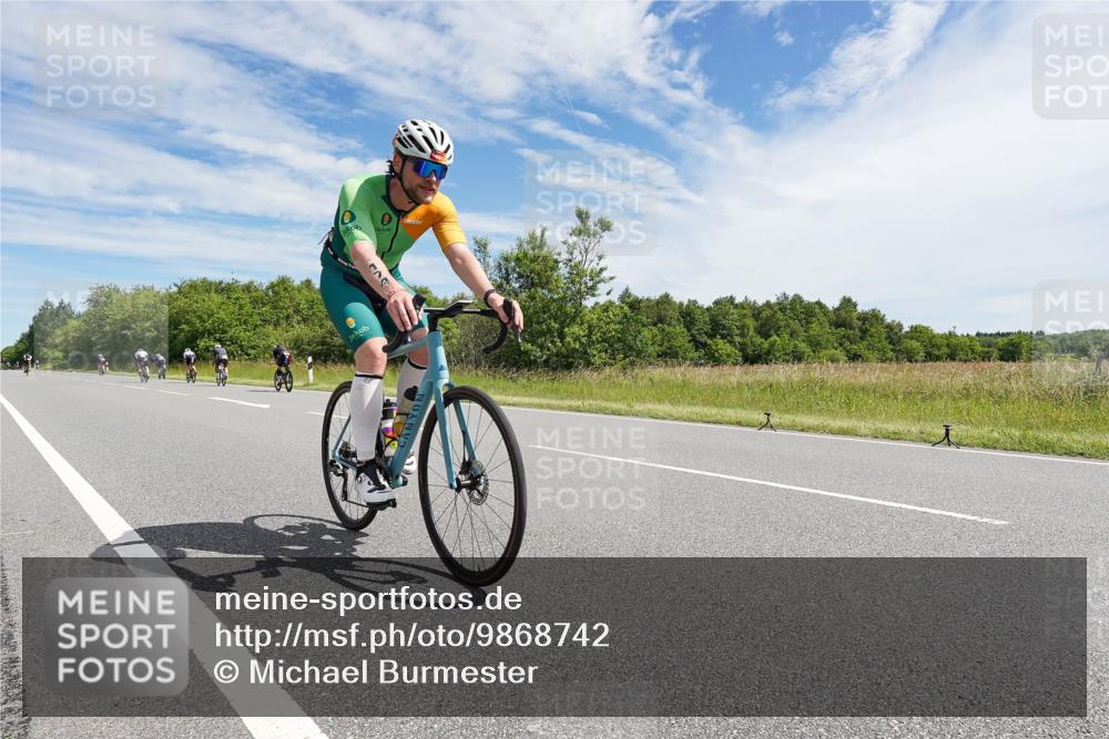 21.06.2026 - Viking Triathlon Michael Burmester http://msf.ph/oto/9868742 21.06.2026 11:50:40 Radfahren 33, 88, 92, 106, 107, 151, 174, 195, 229, 351, 376, 385, 414, 422, 512, 557, 574, 618, 641, 641 meine-sportfotos.de