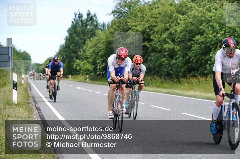 21.06.2026 - Viking Triathlon Michael Burmester http://msf.ph/oto/9868746 21.06.2026 12:24:48 Radfahren 48, 54, 173, 176, 206, 208, 306, 313, 350, 352, 362, 494, 608, 660 meine-sportfotos.de