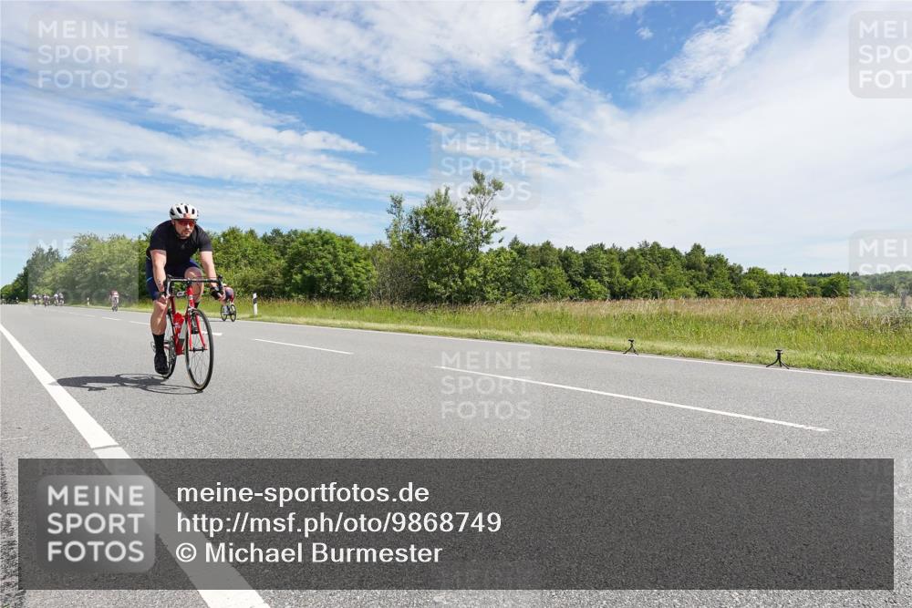 21.06.2026 - Viking Triathlon Michael Burmester http://msf.ph/oto/9868749 21.06.2026 11:50:45 Radfahren 88, 106, 107, 174, 195, 229, 376, 385, 422, 512, 574, 618, 641, 647 meine-sportfotos.de