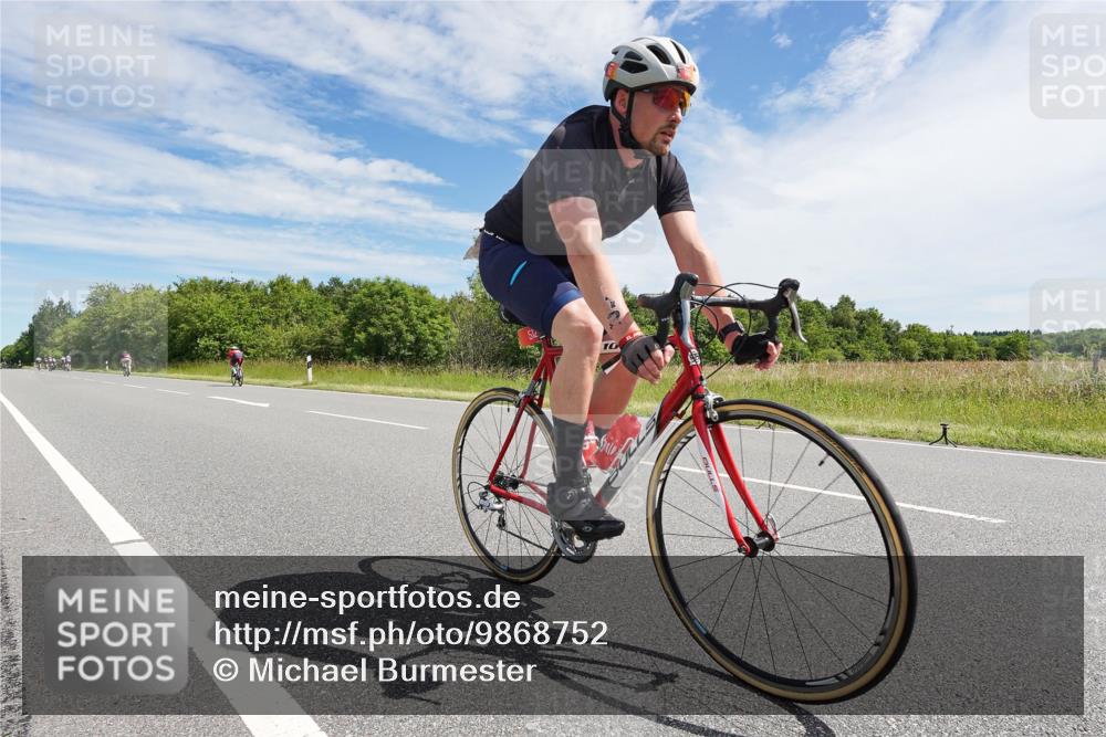 21.06.2026 - Viking Triathlon Michael Burmester http://msf.ph/oto/9868752 21.06.2026 11:50:45 Radfahren 88, 106, 107, 174, 195, 229, 376, 385, 422, 512, 574, 618, 641, 647 meine-sportfotos.de