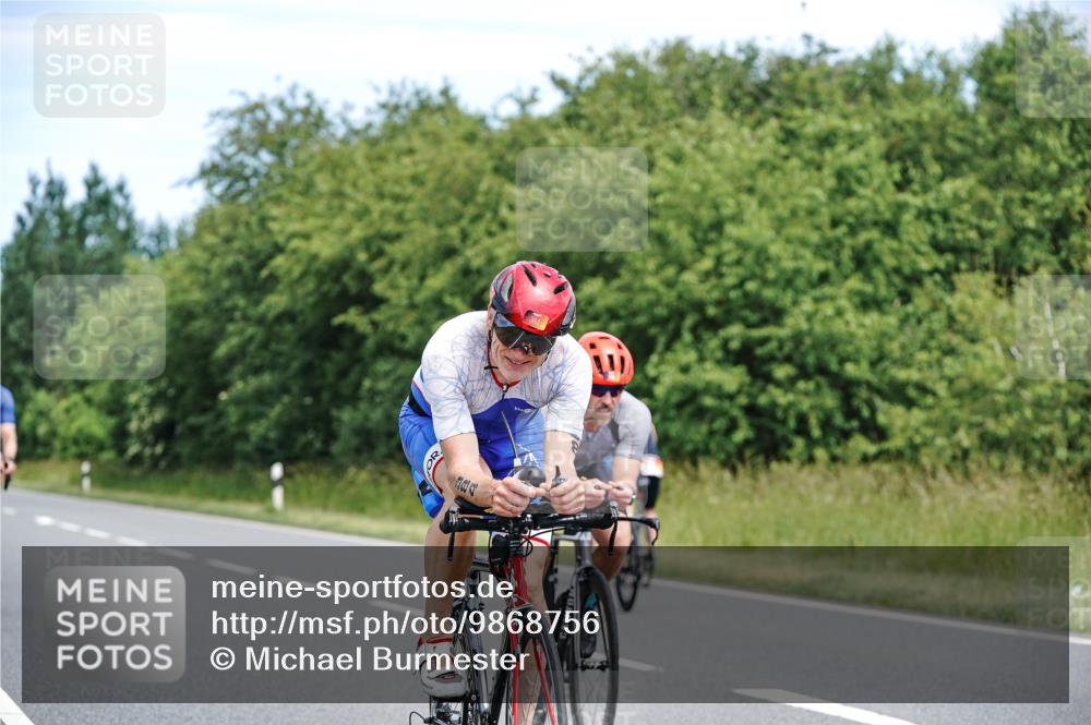 21.06.2026 - Viking Triathlon Michael Burmester http://msf.ph/oto/9868756 21.06.2026 12:24:48 Radfahren 48, 54, 173, 176, 206, 208, 306, 313, 350, 352, 362, 494, 608, 660 meine-sportfotos.de