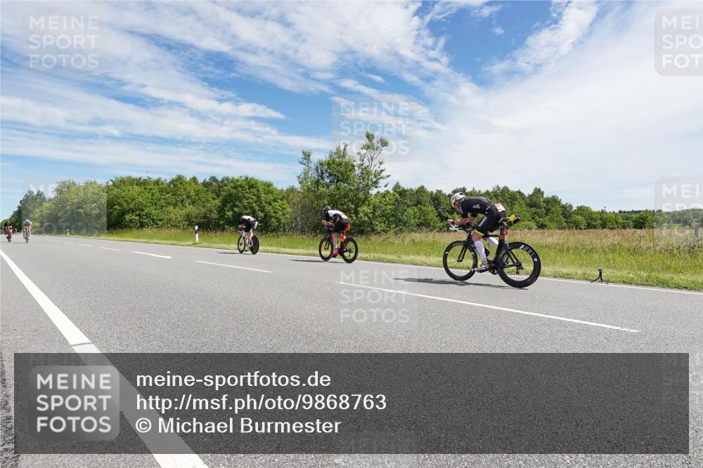 21.06.2026 - Viking Triathlon Michael Burmester http://msf.ph/oto/9868763 21.06.2026 11:51:08 Radfahren 106, 413, 564, 590, 647 meine-sportfotos.de