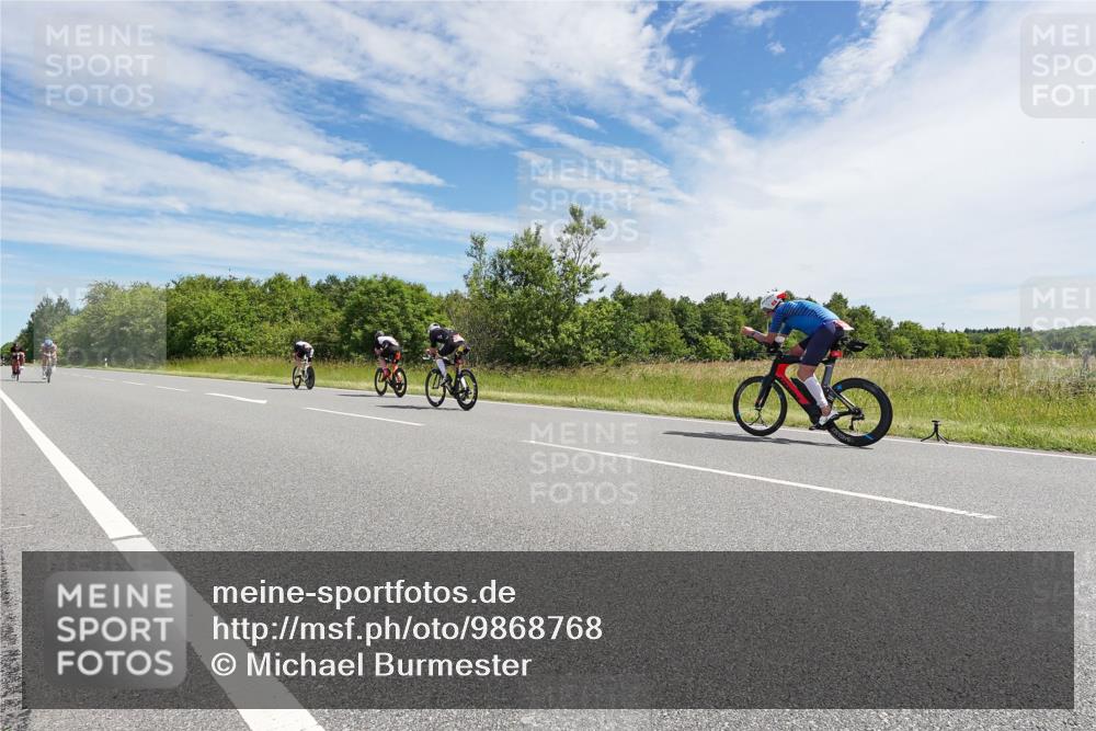 21.06.2026 - Viking Triathlon Michael Burmester http://msf.ph/oto/9868768 21.06.2026 11:51:08 Radfahren 106, 413, 564, 590, 647 meine-sportfotos.de