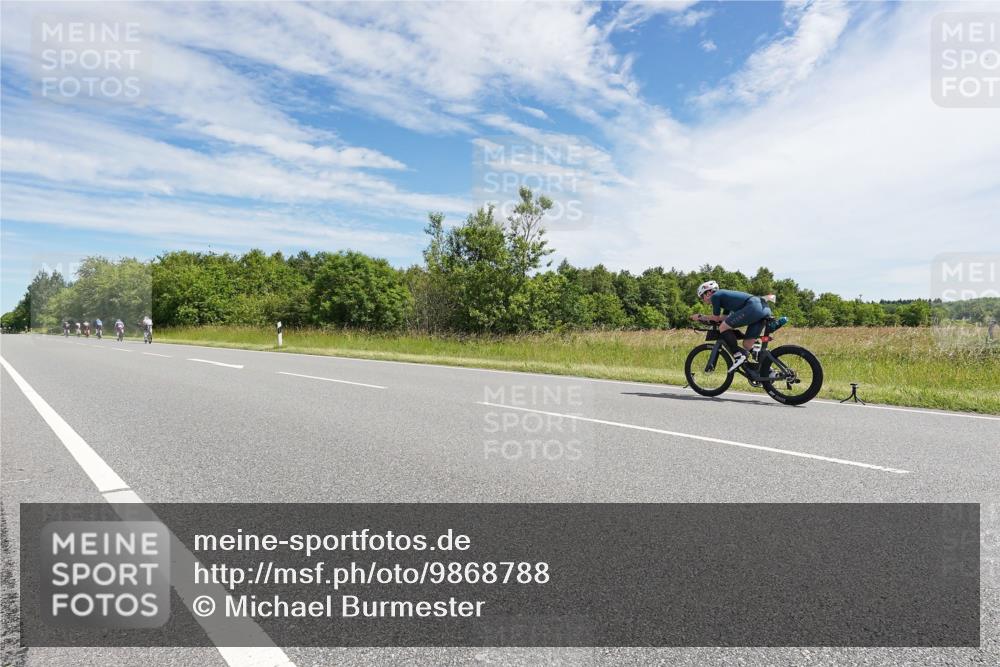 21.06.2026 - Viking Triathlon Michael Burmester http://msf.ph/oto/9868788 21.06.2026 11:51:13 Radfahren 85, 106, 153, 193, 274, 413, 502, 564, 590, 647 meine-sportfotos.de