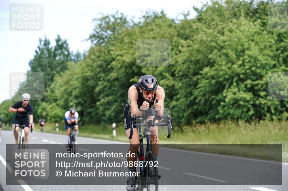 21.06.2026 - Viking Triathlon Michael Burmester http://msf.ph/oto/9868792 21.06.2026 12:25:01 Radfahren 26, 44, 48, 54, 55, 91, 163, 166, 173, 176, 179, 206, 306, 313, 348, 419, 455, 565, 608 meine-sportfotos.de
