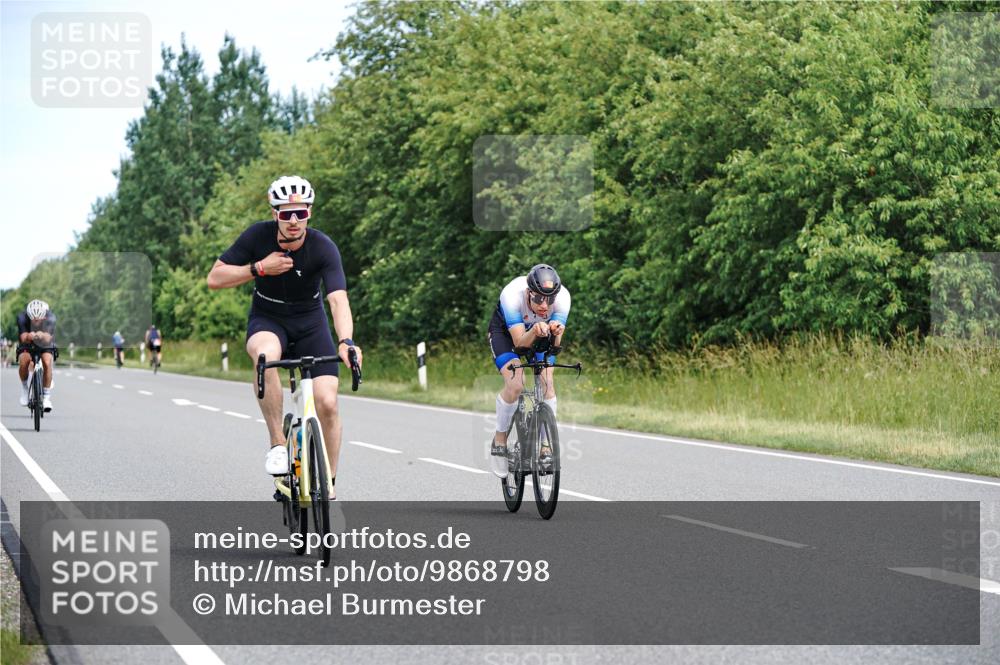 21.06.2026 - Viking Triathlon Michael Burmester http://msf.ph/oto/9868798 21.06.2026 12:25:02 Radfahren 26, 44, 48, 55, 91, 163, 166, 173, 176, 179, 206, 306, 313, 348, 419, 455, 565, 608 meine-sportfotos.de