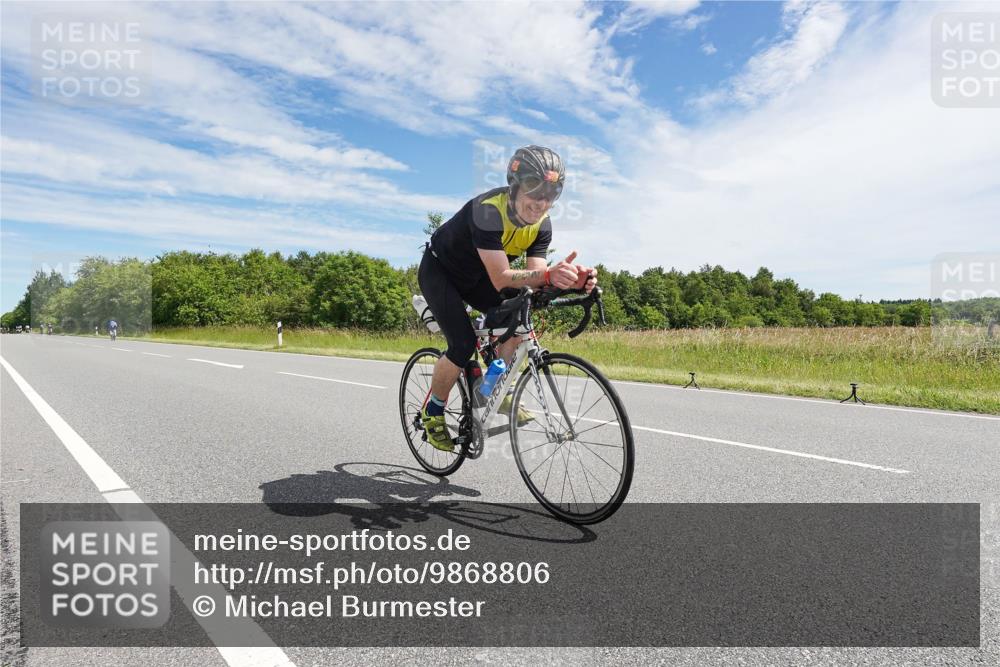 21.06.2026 - Viking Triathlon Michael Burmester http://msf.ph/oto/9868806 21.06.2026 11:51:24 Radfahren 22, 69, 85, 153, 193, 248, 274, 377, 389, 403, 415, 461, 479, 497, 502, 511, 521, 626, 656 meine-sportfotos.de