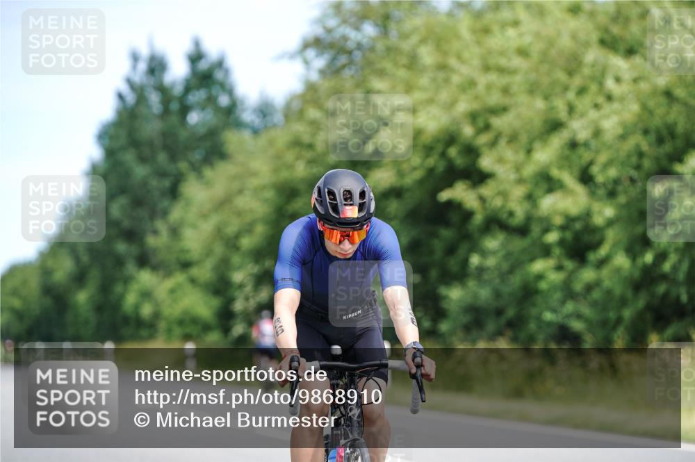 21.06.2026 - Viking Triathlon Michael Burmester http://msf.ph/oto/9868910 21.06.2026 12:25:25 Radfahren 26, 36, 44, 55, 105, 163, 251, 259, 316, 374, 387, 419, 426, 455, 556 meine-sportfotos.de