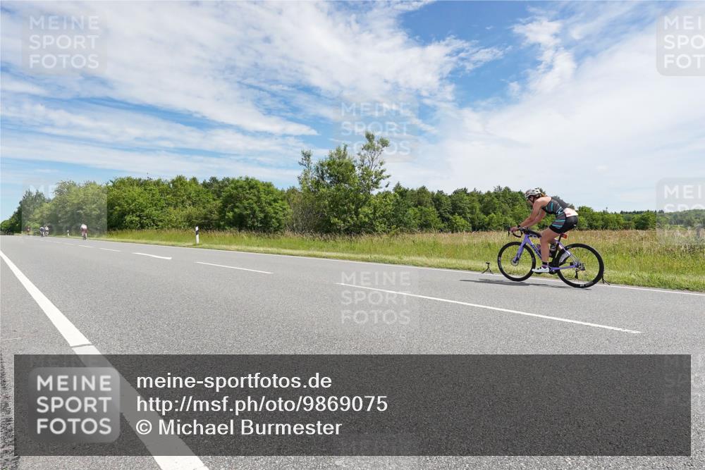 21.06.2026 - Viking Triathlon Michael Burmester http://msf.ph/oto/9869075 21.06.2026 11:55:58 Radfahren 14, 52, 133, 133, 147, 262, 439, 486, 505, 637 meine-sportfotos.de