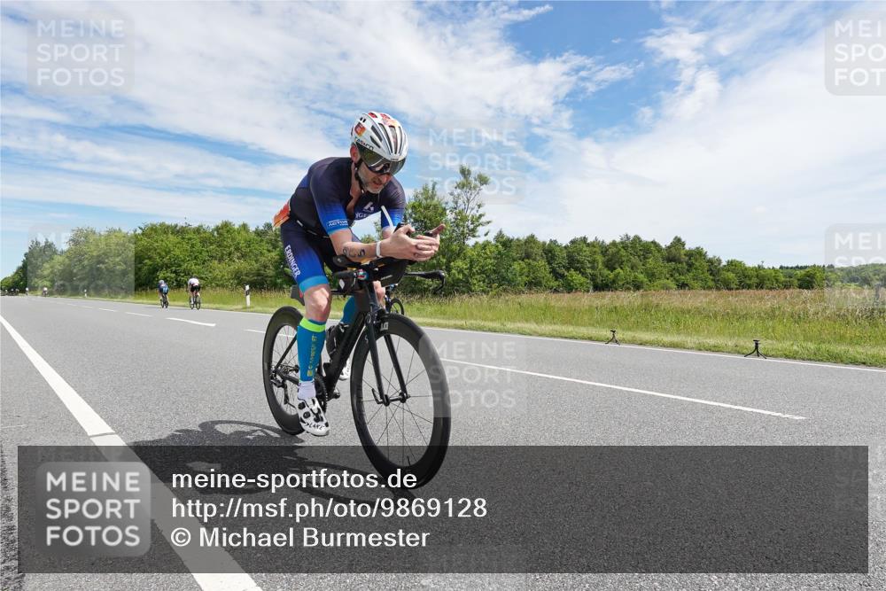 21.06.2026 - Viking Triathlon Michael Burmester http://msf.ph/oto/9869128 21.06.2026 11:56:21 Radfahren 18, 131, 133, 321, 334, 341, 405, 432, 436, 436, 487, 506, 533, 533 meine-sportfotos.de
